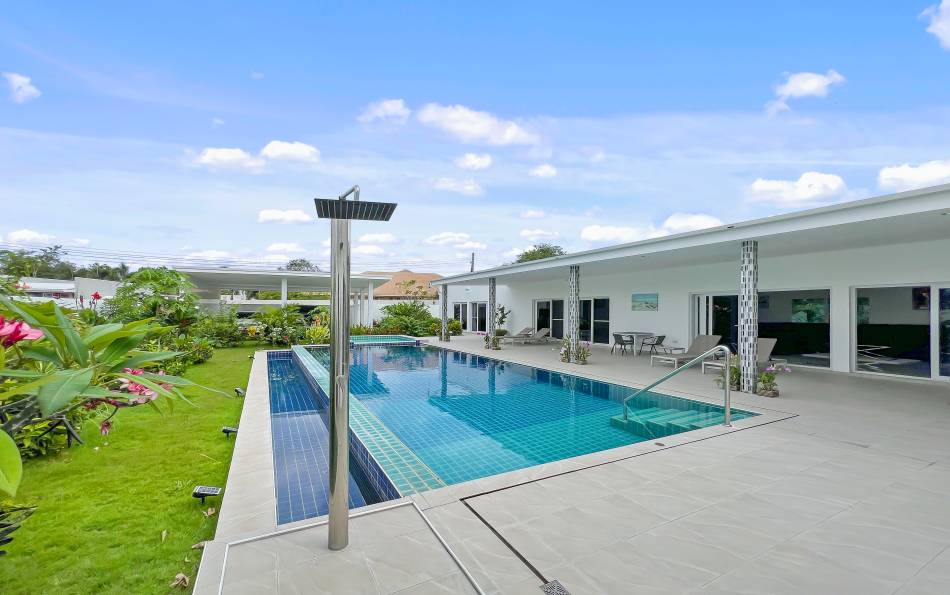 Pattaya, 3 Bedrooms Bedrooms, ,4 BathroomsBathrooms,House,For Sale,2677