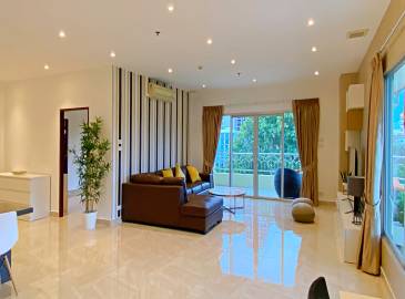Very large, condo for rent, Cozy Beach, Pattaya, large balcony, fully renovated Very large, condo for rent, Cozy Beach, Pattaya, large balcony, fully renovated